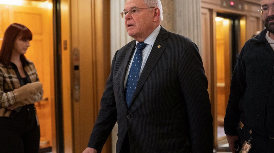 Mενέντεζ: Ο συγκατηγορούμενος στην υπόθεση διαφθοράς δήλωσε ένοχος