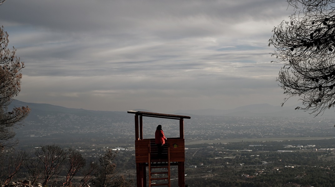 Καιρός σήμερα: Συννεφιές με ασθενείς βροχές