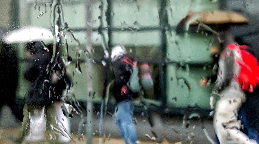 Επιδεινώνεται ο καιρός τη Δευτέρα με βροχές και ισχυρούς ανέμους - Πού θα υπάρξουν καταιγίδες