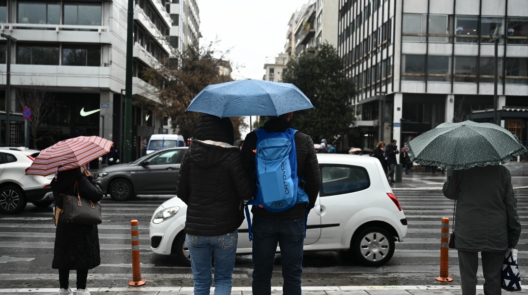 Ισχυρές βροχές και καταιγίδες προβλέπονται για αύριο Τρίτη  Χιονοπτώσεις θα σημειωθούν στα ορεινά κυρίως της βόρειας χώρας