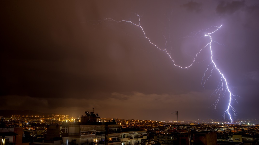 Ραγδαία επιδείνωση του καιρού τη Δευτέρα - Ποιες περιοχές θα επηρεαστούν από την κακοκαιρία