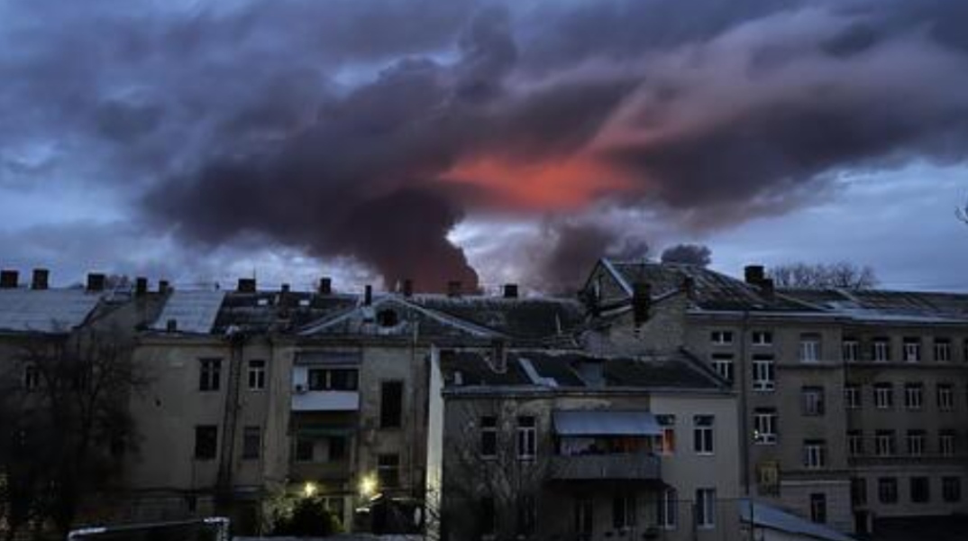 Στιγμή από την έκρηξη στην Οδησσό και τη φωτιά που προκλήθηκε 