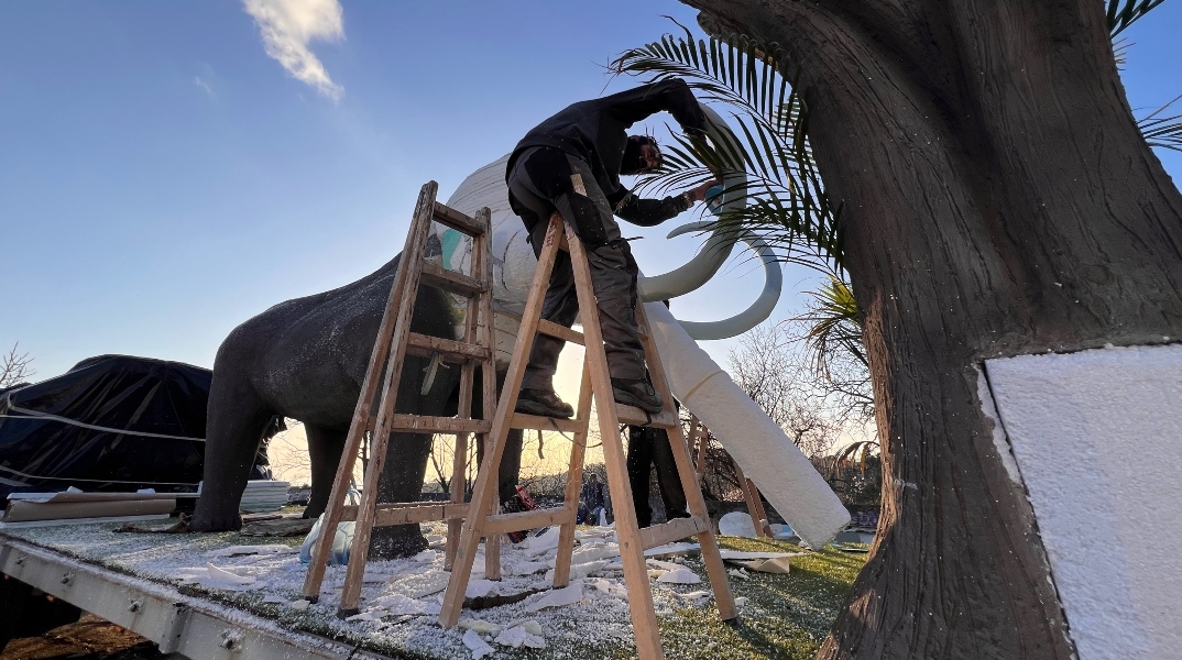 Ο μάγος των αρμάτων στον Πολύγυρο Χαλκιδικής - Φέτος «κλωνοποιεί» τα μαμούθ	