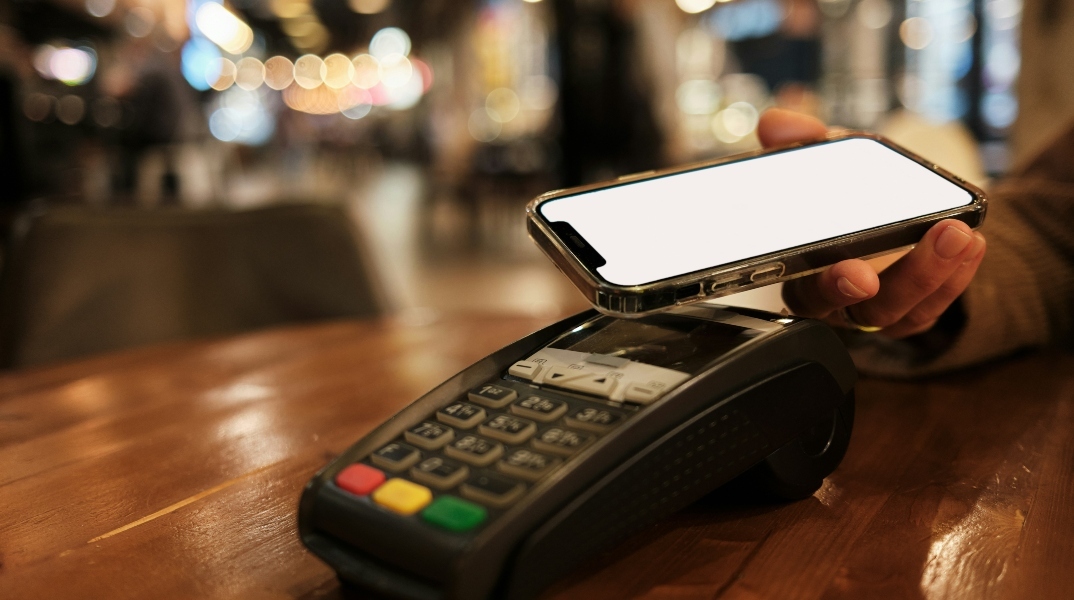 POS: Από την 1η Απριλίου ξεκινούν τα πρόστιμα για τους παραβάτες