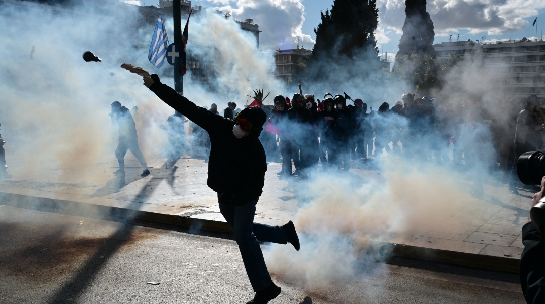 Πανεκπαιδευτικό συλλαλητήριο: Επεισόδια στο κέντρο της Αθήνας