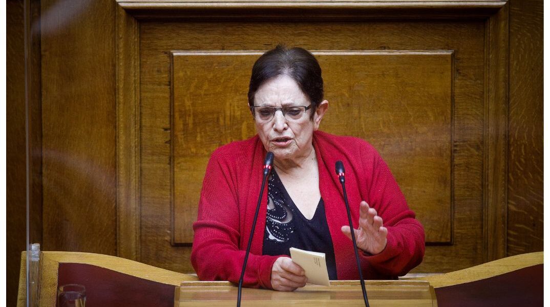 Kουτσούμπας: Η Αλέκα Παπαρήγα στηρίζει τον προκάτοχο της για το «Sugar Daddies»