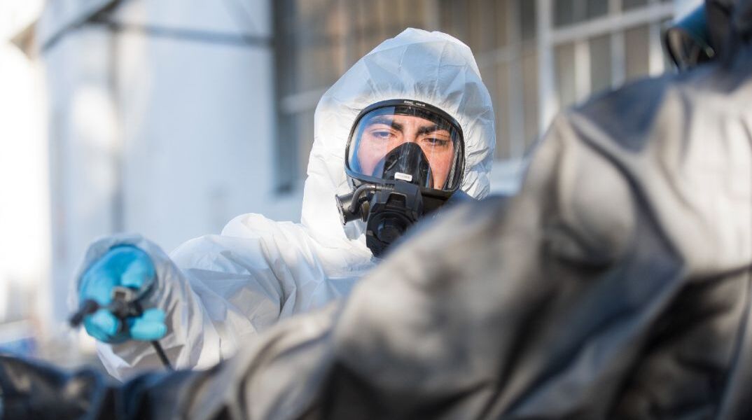 Βιολογικά όπλα: Φόβοι για ανάπτυξη τους με την βοήθεια τεχνητής νοημοσύνης