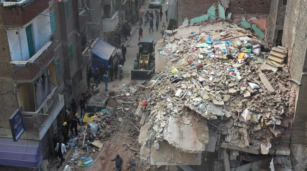 Αίγυπτος: 4 νεκροί από κατάρρευση πολυκατοικίας στην Αλεξάνδρεια (Βίντεο)