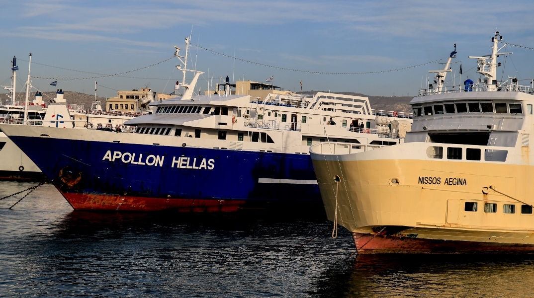Μηχανική βλάβη στο «Απόλλων Ελλάς» - Επιστρέφει στον Πειραιά 