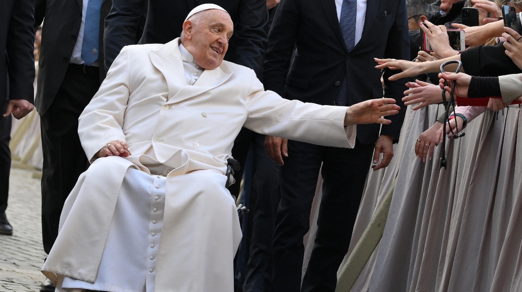 Αντιδράσεις από τις δηλώσεις του Πάπα για παράδοση των Ουκρανών και λευκή σημαία 