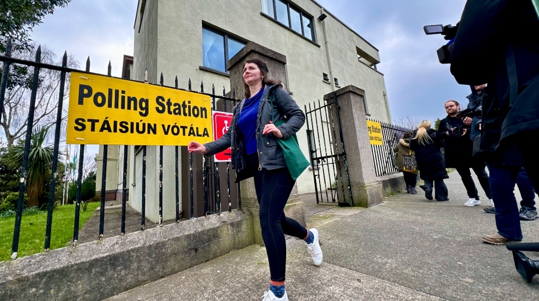 Ιρλανδία: «Ναι» στη συντήρηση - «Όχι» στις αλλαγές για οικογένεια και γυναίκα 