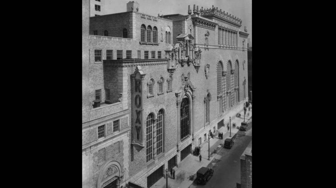 Σαν σήμερα: Η ιστορία του θρυλικού κινηματογράφου Roxy Theater