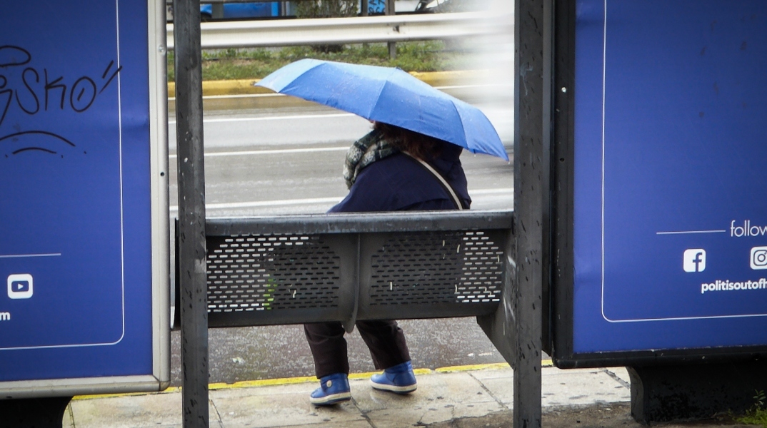 Βροχές και καταιγίδες για αύριο Τρίτη σε όλη τη χώρα