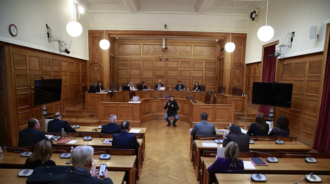 Εξεταστική για Τέμπη: Ολοκληρώθηκε η επεισοδιακή τελευταία συνεδρίαση - Εγκρίθηκε το πόρισμα της πλειοψηφίας