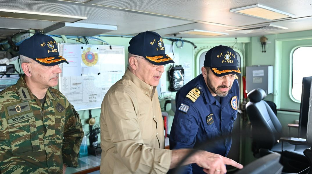 Τη φρεγάτα «Ύδρα» στην Ερυθρά Θάλασσα επισκέφθηκε ο Νίκος Δένδιας