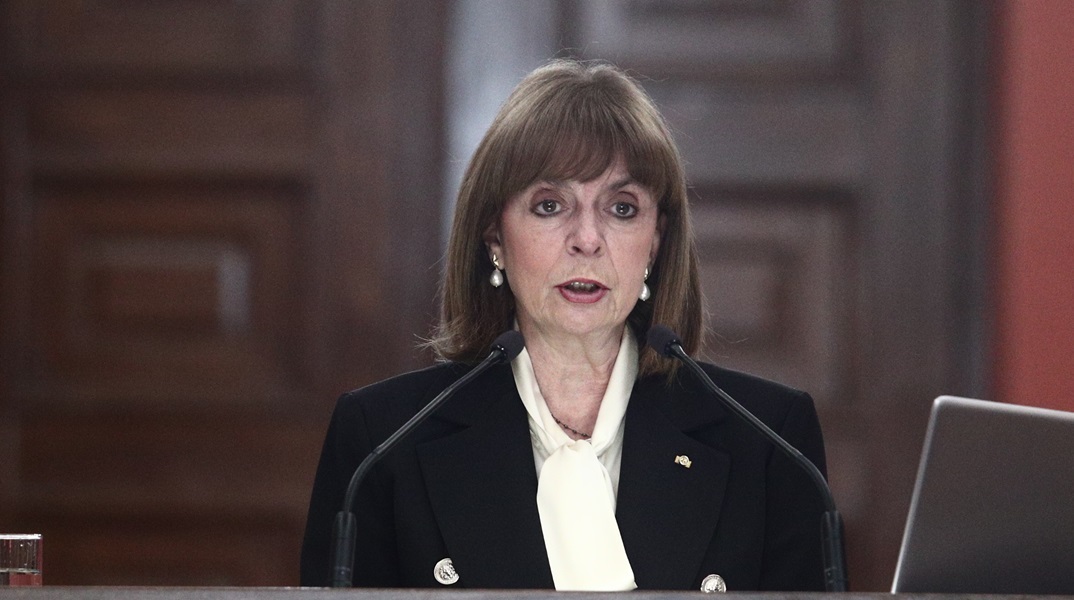 Σακελλαροπούλου για την τρανσφοβική επίθεση: Σε μια δημοκρατία ίσης ελευθερίας, η βία δεν είναι ανεκτή