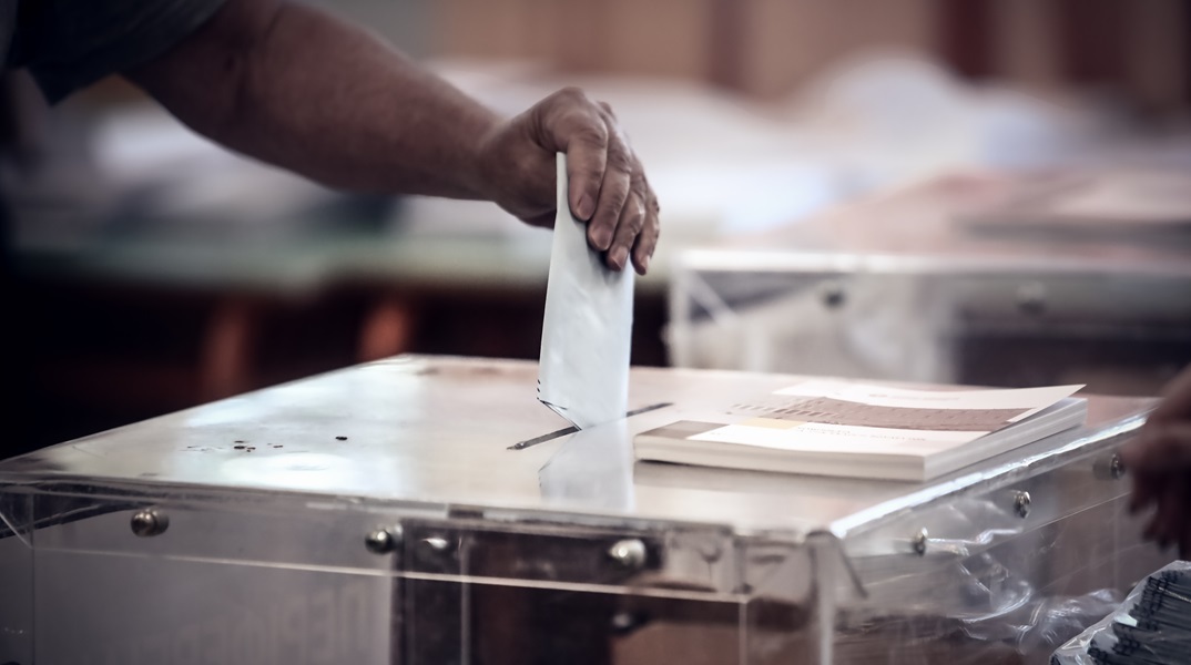 Δημοσκόπηση Interview: Προβάδισμα 16,3 μονάδων για ΝΔ - Ανατροπή και δεύτερος ο ΣΥΡΙΖΑ 