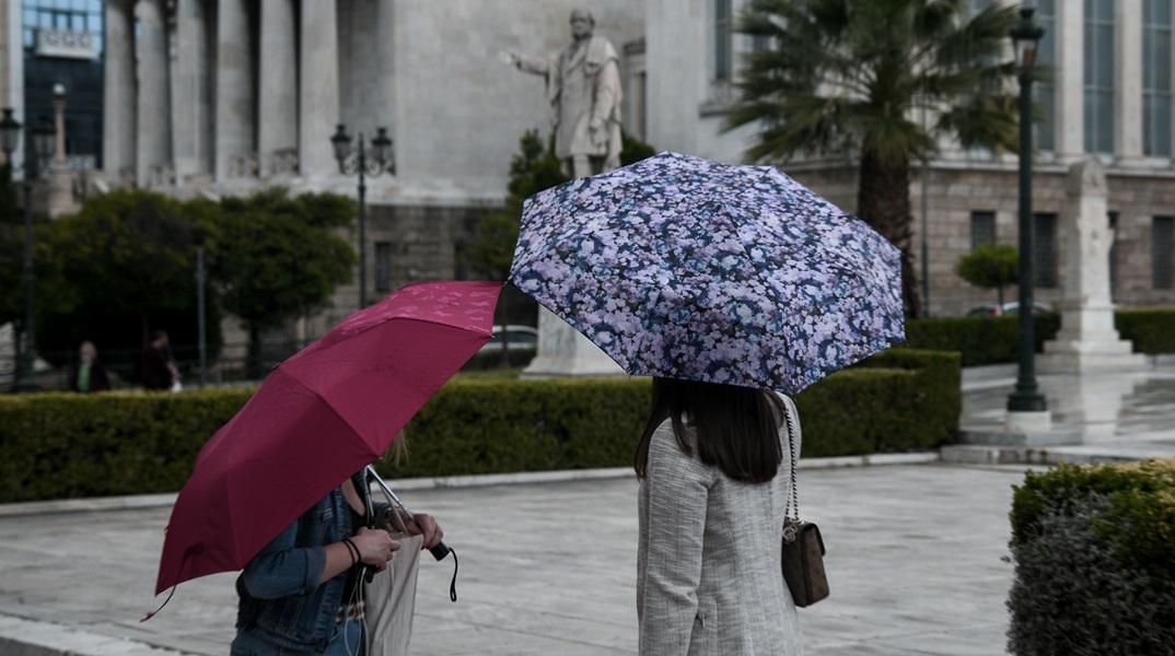 «Μουντός» ο καιρός την Τετάρτη με τοπικές βροχές και καταιγίδες - Πότε θα εξασθενήσουν