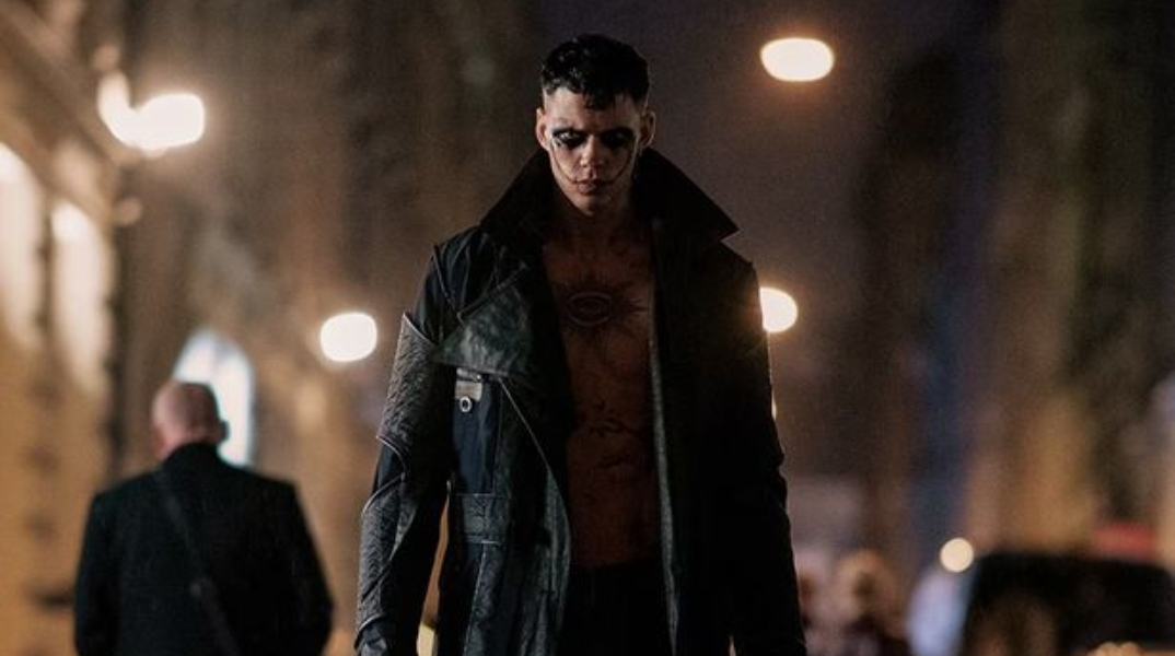 The Crow: Κυκλοφόρησε το τρέιλερ για το remake της ταινίας με τον Bill Skarsgård