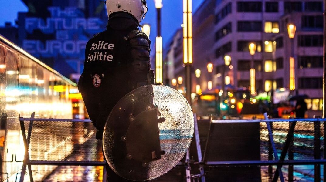 Χάος στο Σαρλερουά: Ένας αστυνομικός νεκρός μετά από ανταλλαγή πυρών με ναρκέμπορο