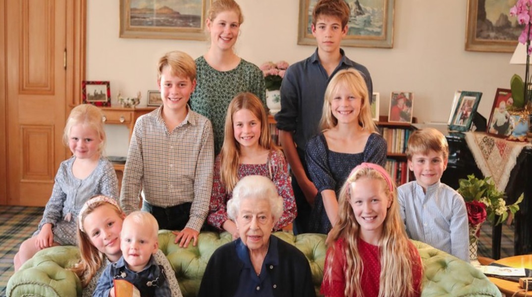 Νέο σκάνδαλο «photogate» στο Παλάτι: Επεξεργασμένη φωτογραφία της Ελισαβέτ με τα δισέγγονά της