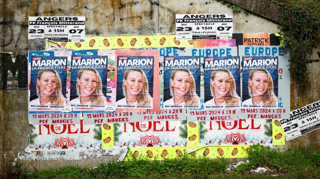 Δημοσκόπηση Euronews: Κρατάει την πρωτιά το ΕΛΚ, τρίτο το κόμμα Μακρόν