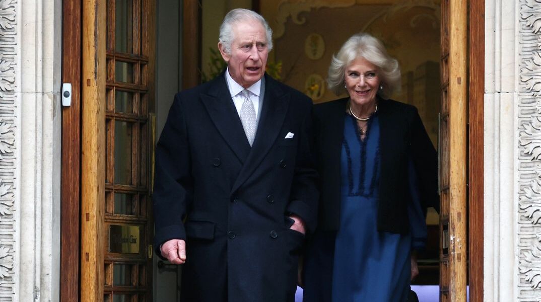 Βασιλιάς Κάρολος: «Τα πάει πολύ καλά» είπε η Καμίλα σε πολίτες