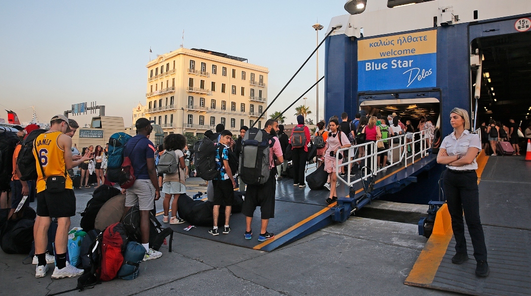 25η Μαρτίου: Ξεκίνησε η έξοδος του τριημέρου – Γεμάτα πλοία και ΚΤΕΛ