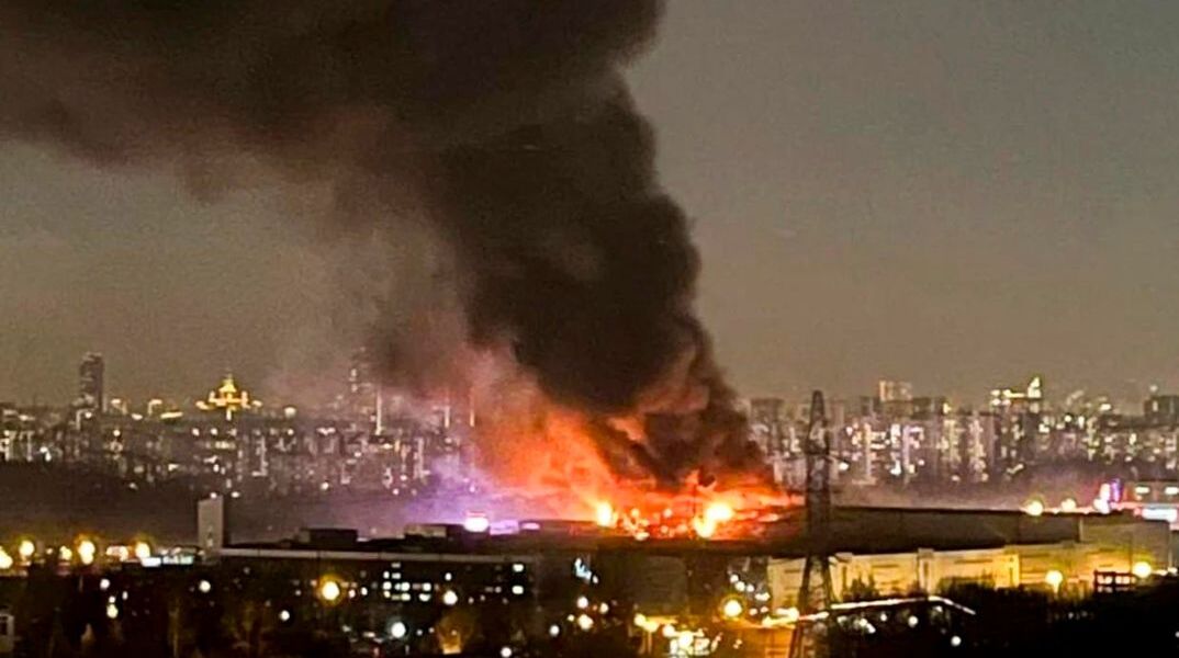 Mόσχα: Στις φλόγες ο συναυλιακός χώρος της επίθεσης