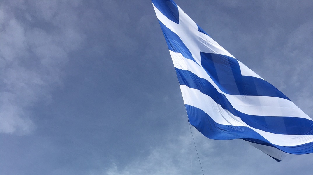 Σημαία 1,5 στρέμμα «σκέπασε» τον ουρανό του Ηρακλείου στην Κρήτη 
