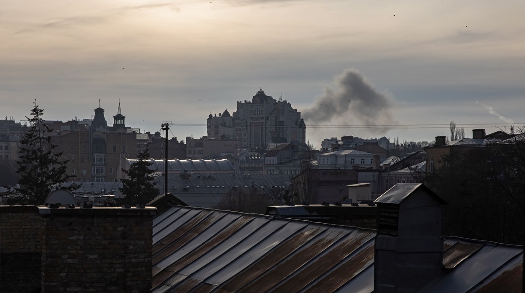 Ουκρανία: Ήχησαν οι σειρήνες πολέμου στο Κίεβο – Τουλάχιστον πέντε εκρήξεις