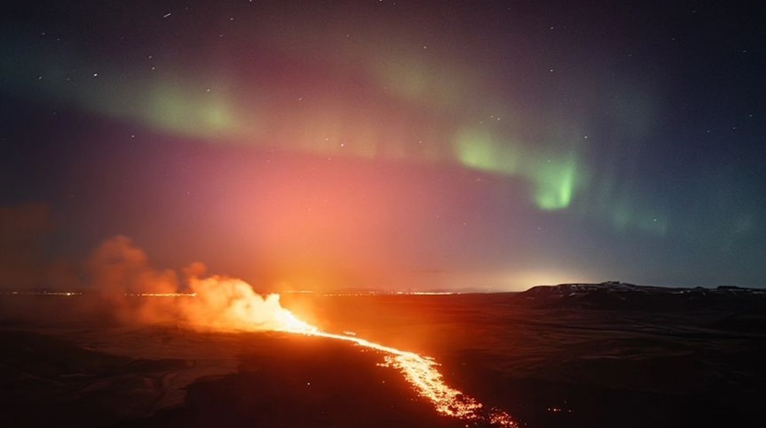 Όταν το Βόρειο Σέλας συναντά την ηφαιστειακή λάβα - Φαντασμαγορικές εικόνες από την Ισλανδία