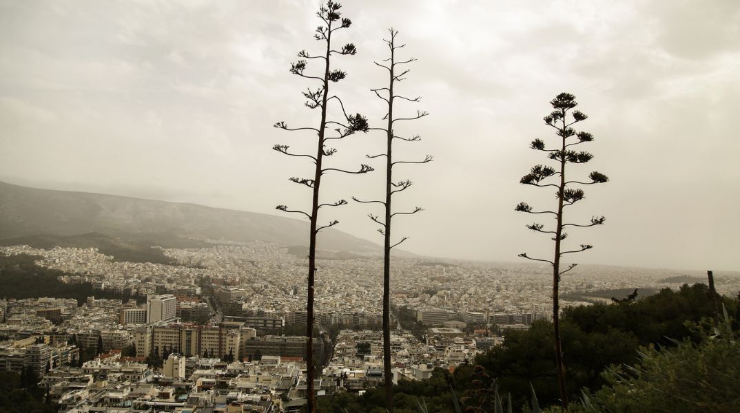 Κοκτέιλ αφρικανικής σκόνης και ζέστης στην Αθήνα 