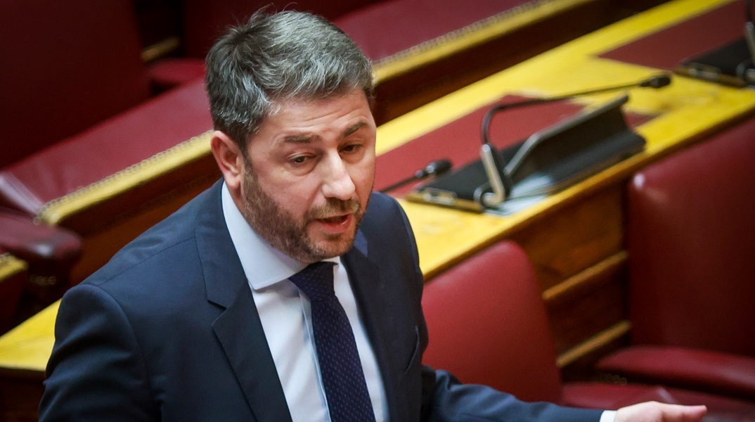 Διαψεύδει τον Ν. Παππά το ΠΑΣΟΚ:  Δεν υπήρξε προσυνεννόηση για την κατάθεση της πρότασης δυσπιστίας