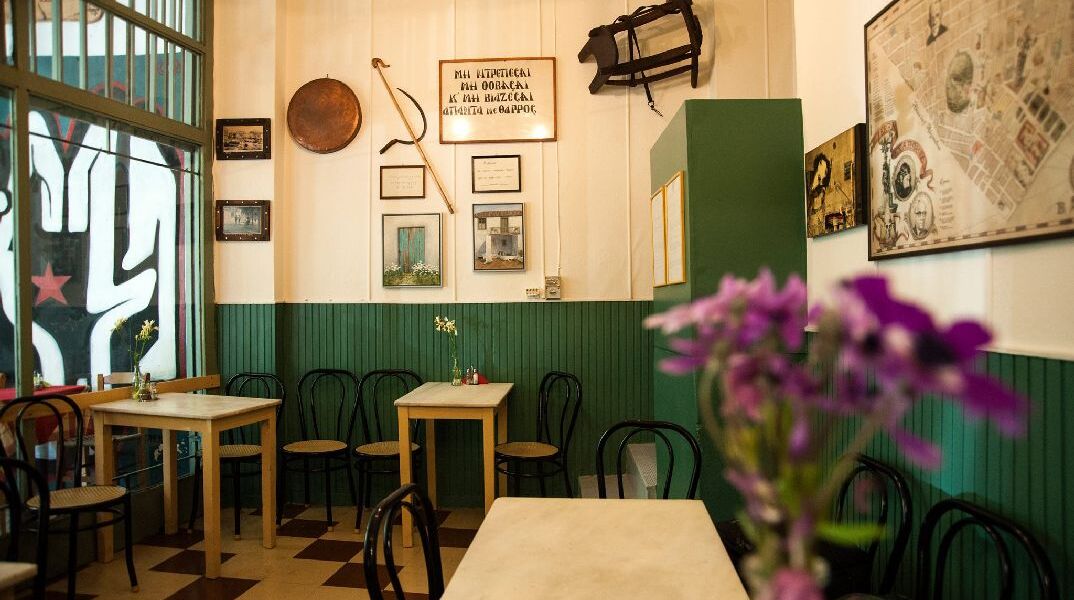 4 στέκια με χαλαρή διάθεση, τραπεζάκια έξω και νοστιμιά στα 15  ευρώ