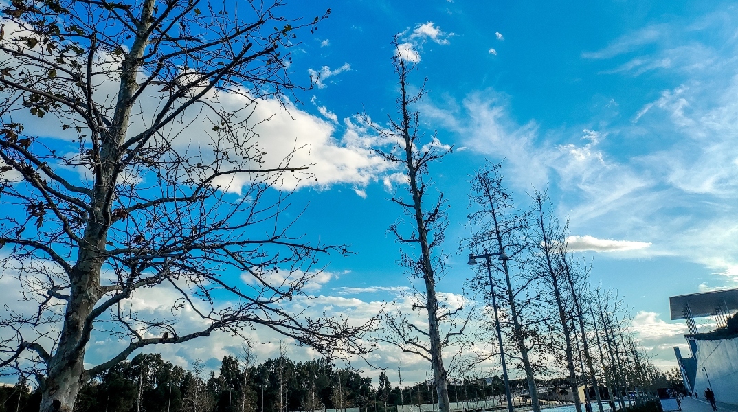 Γενικά αίθριος θα είναι καιρός αύριο Σάββατο με αραιές νεφώσεις κατά περιόδους