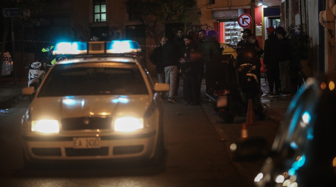 Κολωνάκι: Πυροβολισμοί τα ξημερώματα - Δύο τραυματίες