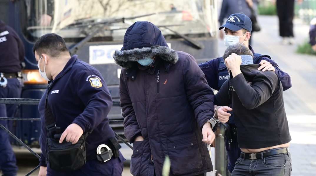 Κολωνός: Τη Δευτέρα αποφασίζει το δικαστήριο για τα ελαφρυντικά των 19 καταδικασθέντων