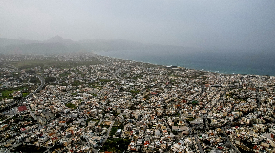 Αραιές νεφώσεις θα σημειώσει ο καιρός αύριο Τρίτη κατά τόπους πιο πυκνές στα βόρεια.