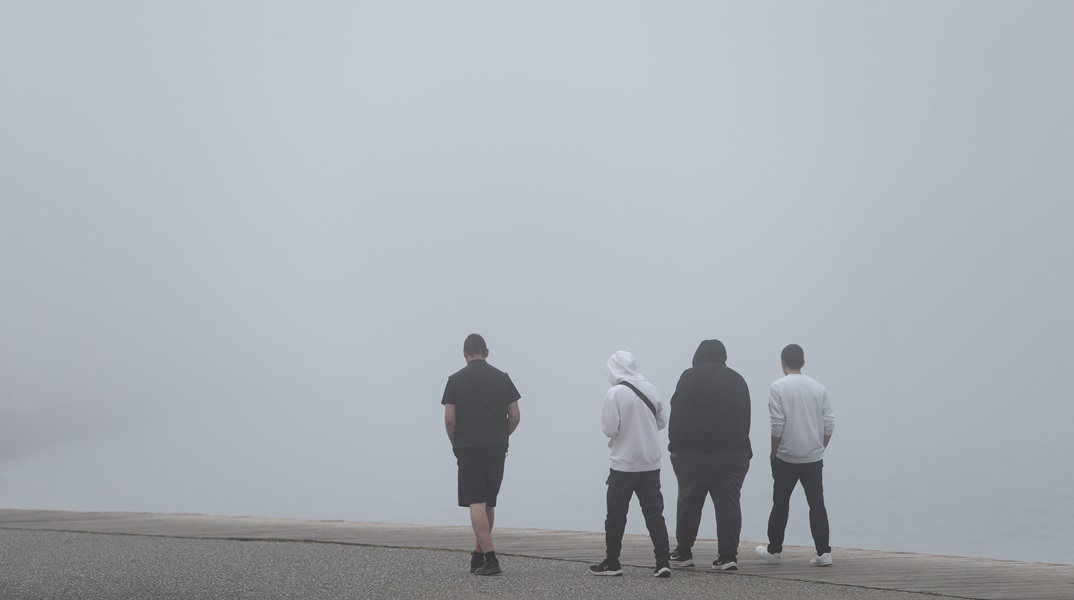Αφρικανική σκόνη και ομίχλη «σκέπασαν» τη χώρα - «Ορατότης μηδέν» στη Θεσσαλονίκη