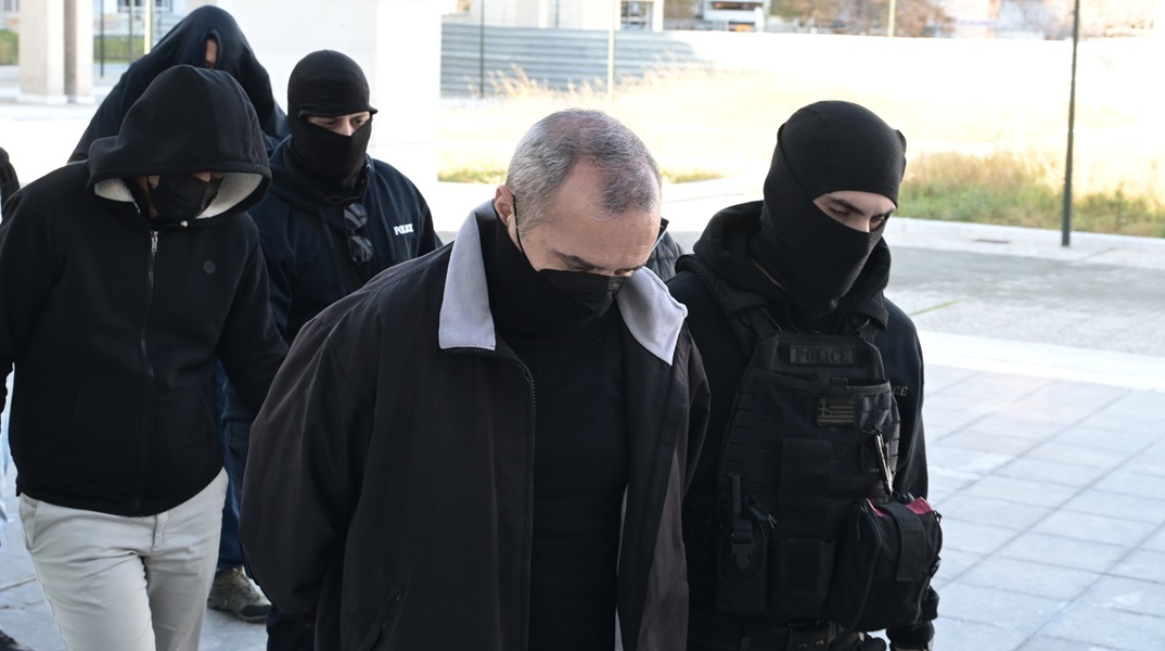 Κολωνός: Ισόβια κάθειρξη στον Μίχο για τον βιασμό της 12χρονης - Ελεύθερη η μητέρα