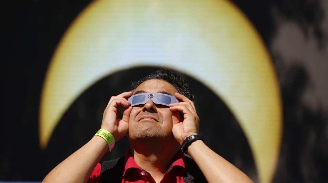 Εκατομμύρια Αμερικανοί έτοιμοι να παρατηρήσουν την ολική έκλειψη ηλίου	 