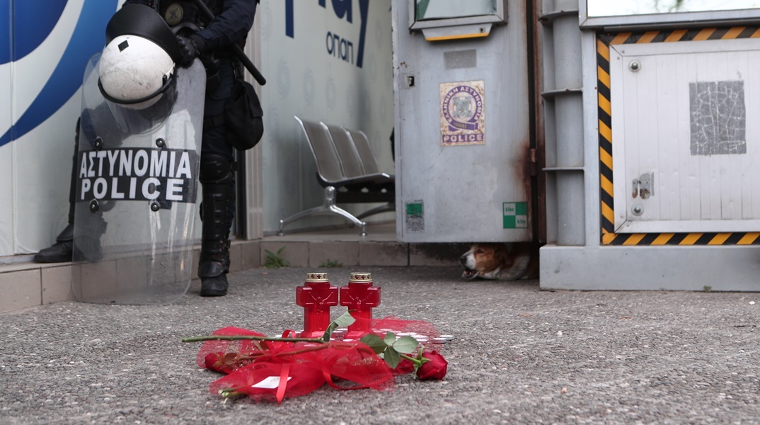 Άγιοι Ανάργυροι: Βίντεο - ντοκουμέντο τη στιγμή που ο δράστης παρακολουθεί την Κυριακή 