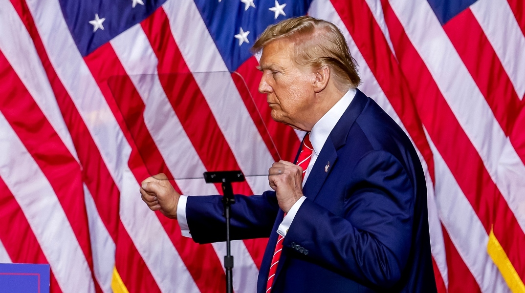 Ο Τραμπ προηγείται του Μπάιντεν σε έξι κρίσιμες Πολιτείες 