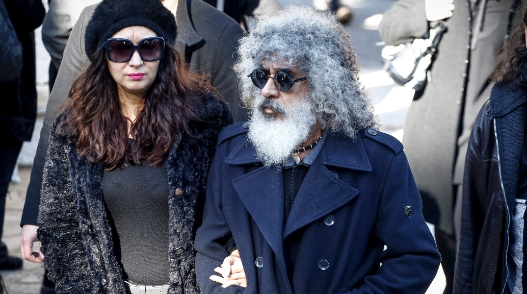 Ανακαλεί η σύζυγος του Γιοκαρίνη: «Έχει γίνει η τρίχα τριχιά»