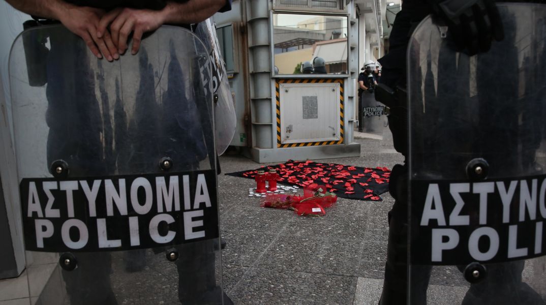 Αποτροπιασμό προκαλούν οι αποκαλύψεις για τη γυναικοκτονία έξω από το ΑΤ Αγίων Αναργύρων