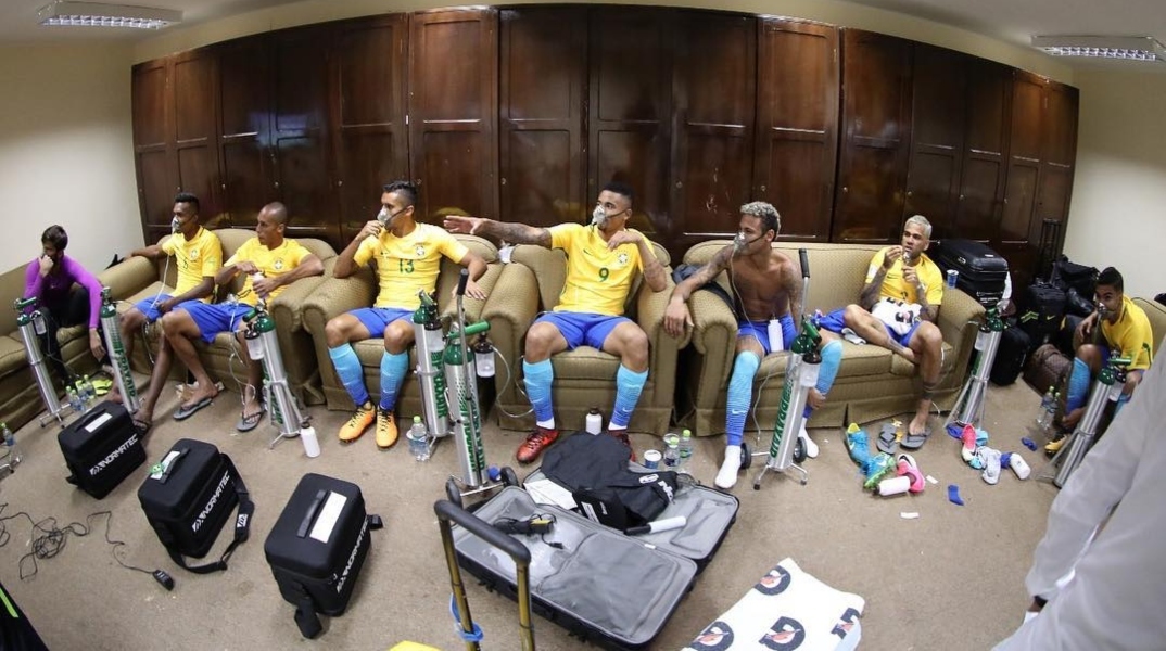 Ποιο είναι το γήπεδο ποδοσφαίρου όπου οι παίκτες παίζουν με μάσκες οξυγόνου