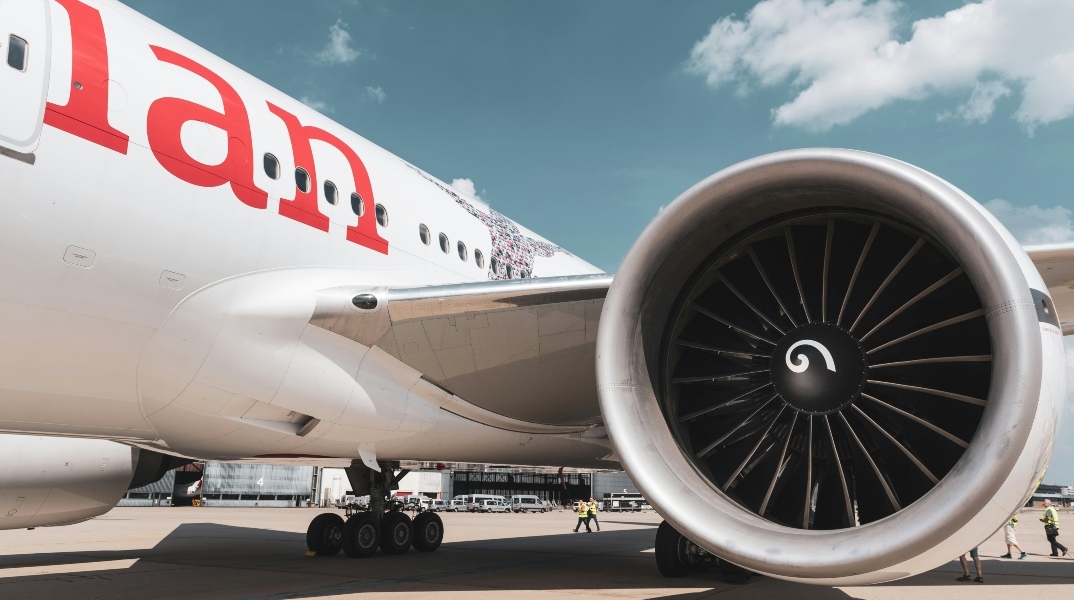 Boeing: Απώλεια καλύμματος κινητήρα πυροδοτεί έρευνα της FAA