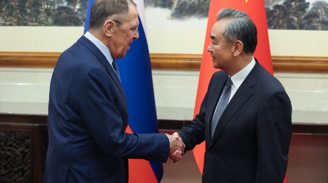 Ρωσία και Κίνα επιβεβαιώνουν εκ νέου τις «αδελφικές τους σχέσεις»