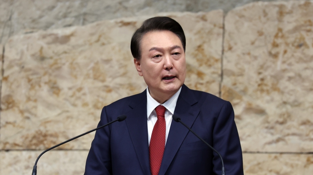 Ο πρόεδρος της Νότιας Κορέας Γιουν Σουκ Γέολ μιλάει στο κοινοβούλιο 